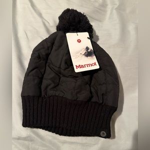 Marmot NWT Women’s Quilted Pop Beanie - black winter hat